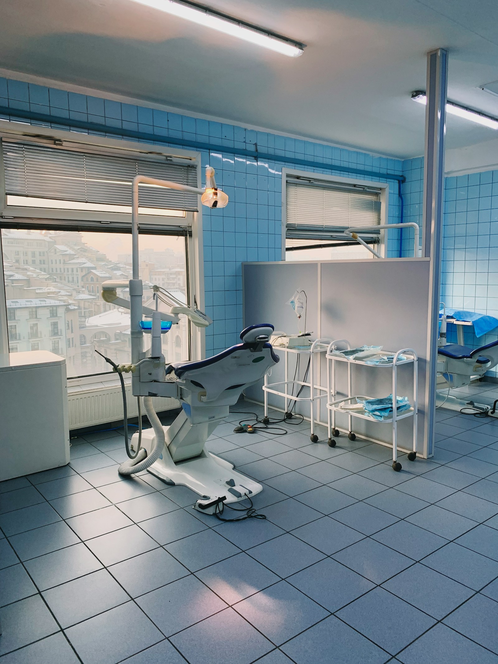 Clinic equipment and treatment environment
